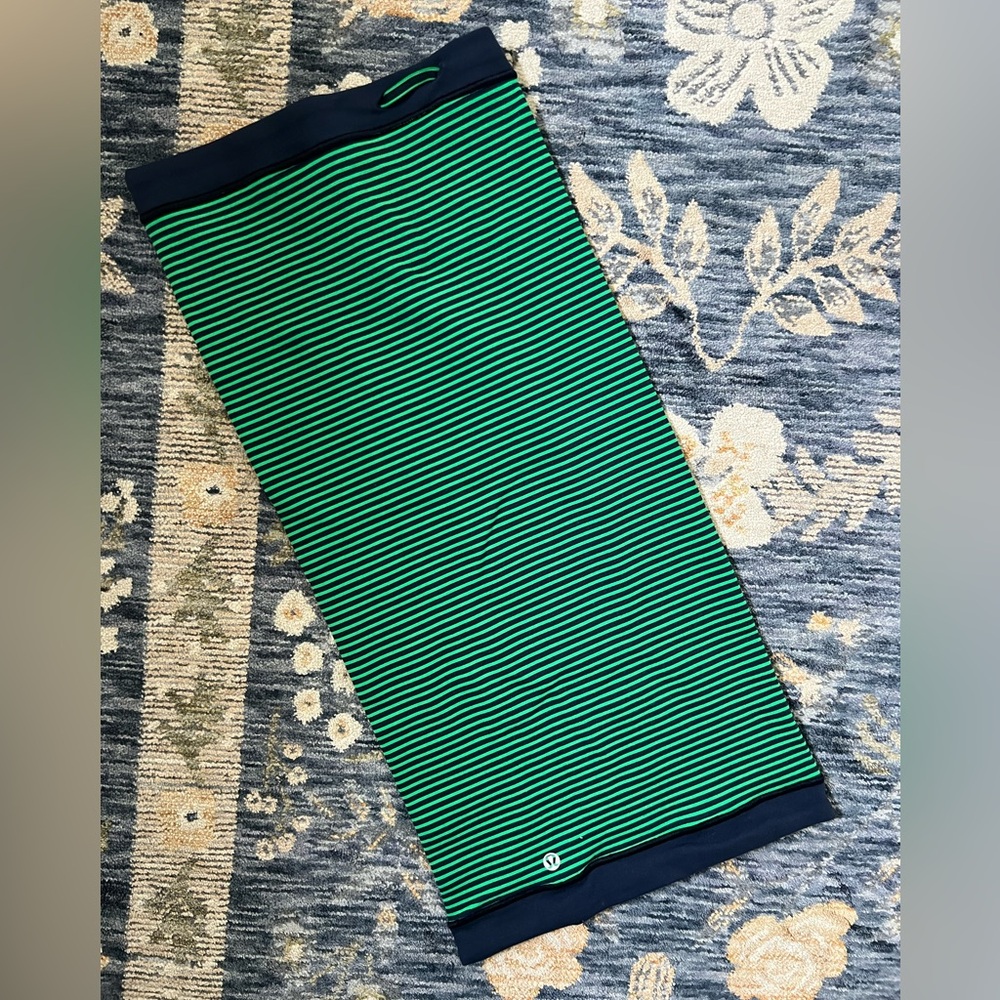 Lululemon Reversible Neck Scarf